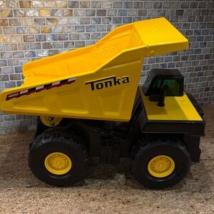 Tonka Classic Yellow Dump Truck